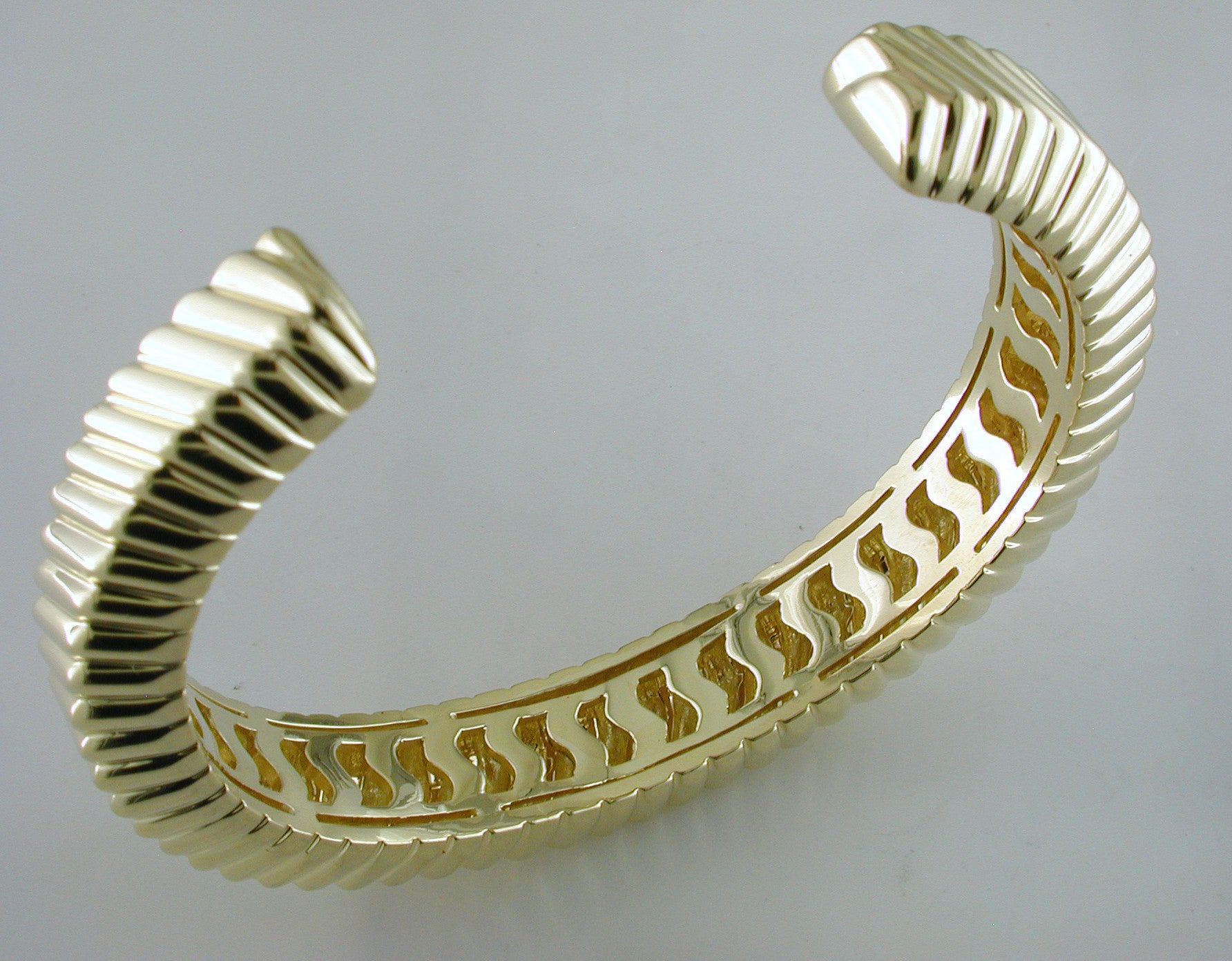 Estate Vintage Tiffany & Co. 18K Yellow Gold Cuff Bracelet 1998 Chevron Limited Ed. Grooved