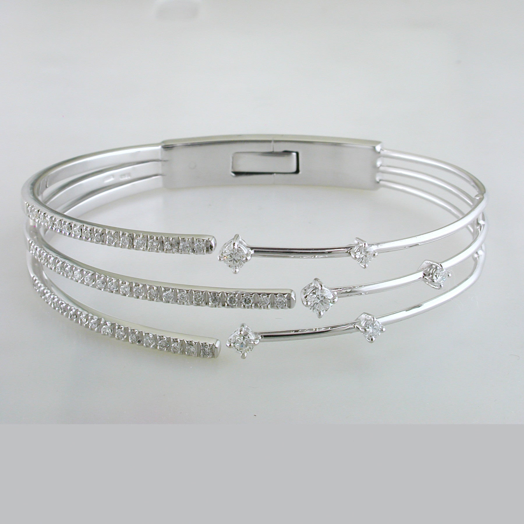 Pre-owned Estate 18K White Gold Hinged Diamond Crossover Bracelet