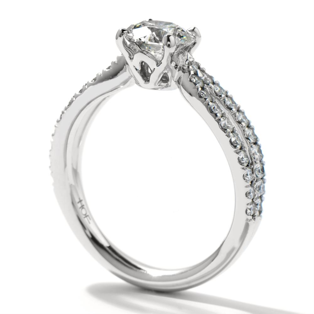 Hearts on Fire Envelop Single Twist Round Diamond Engagement Ring