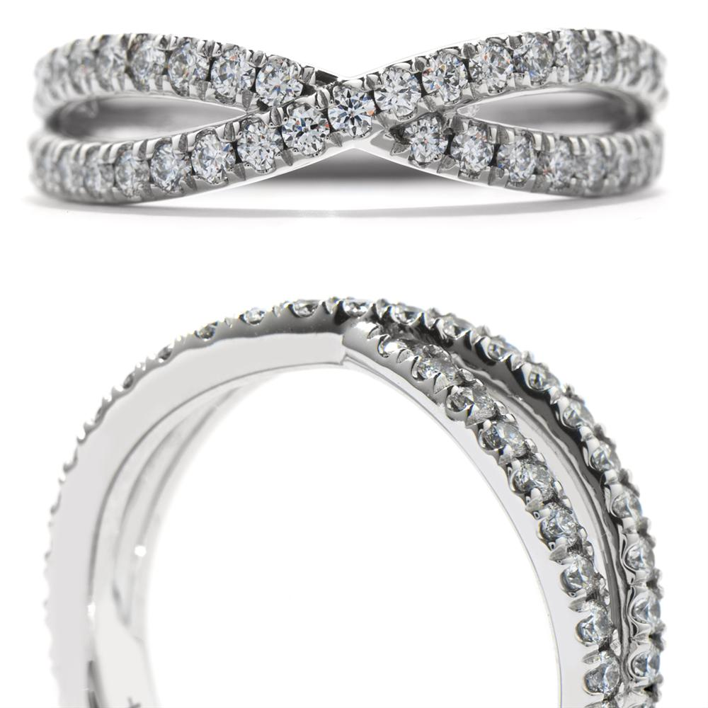 Hearts on Fire Envelop Single Twist Diamond Band Ring 18K