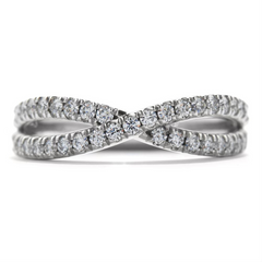 Hearts on Fire Envelop Single Twist Diamond Band Ring 18K