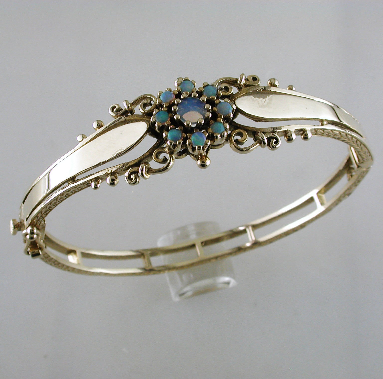 Vintage Estate 14K Yellow Gold Opal Hinged Bangle Bracelet