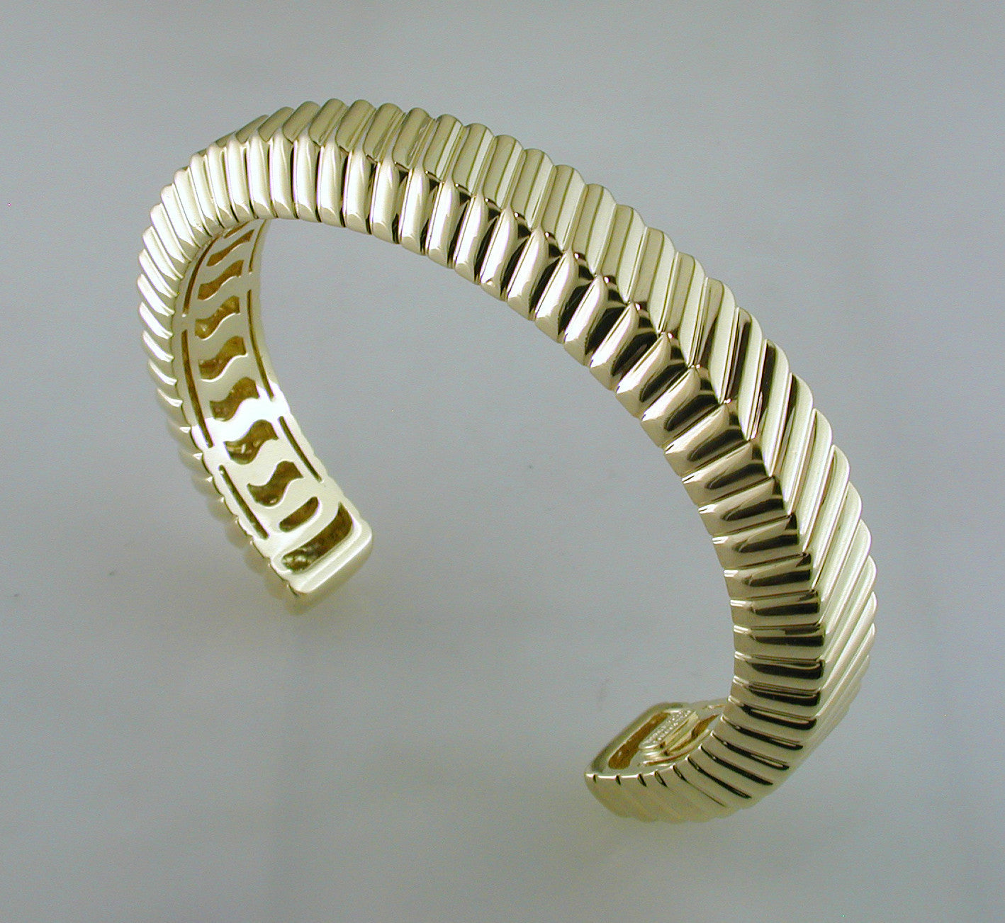 Estate Vintage Tiffany & Co. 18K Yellow Gold Cuff Bracelet 1998 Chevron Limited Ed. Grooved