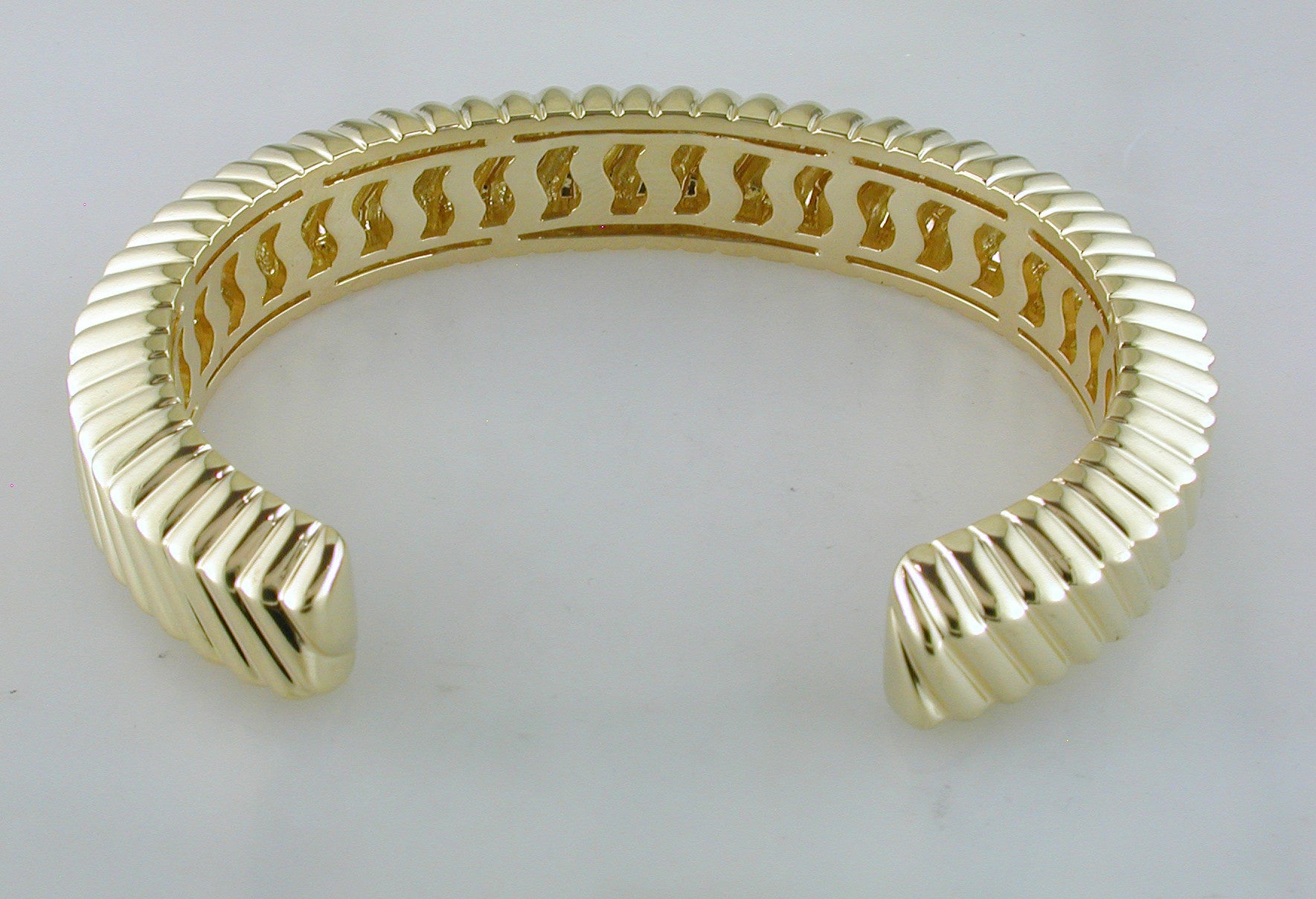 Estate Vintage Tiffany & Co. 18K Yellow Gold Cuff Bracelet 1998 Chevron Limited Ed. Grooved