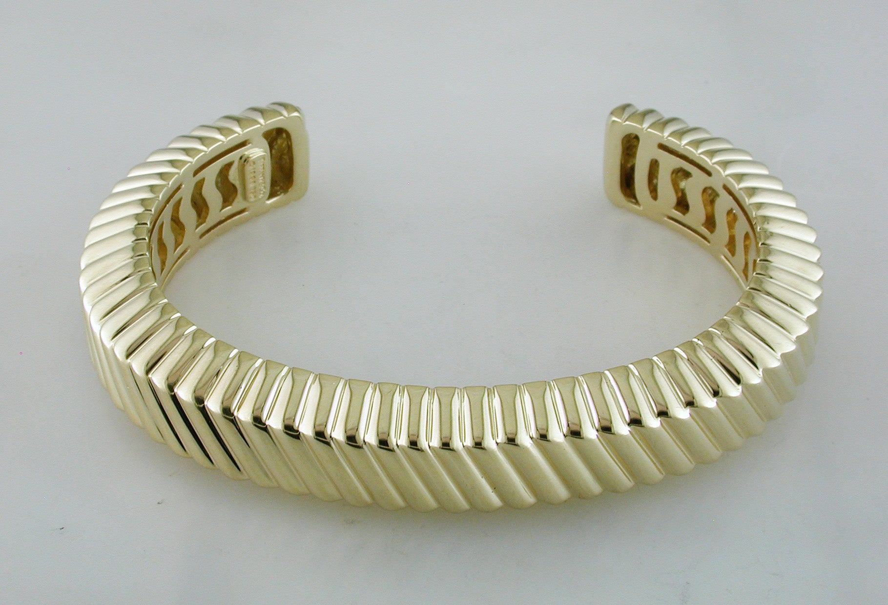 Estate Vintage Tiffany & Co. 18K Yellow Gold Cuff Bracelet 1998 Chevron Limited Ed. Grooved