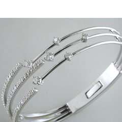 Pre-owned Estate 18K White Gold Hinged Diamond Crossover Bracelet